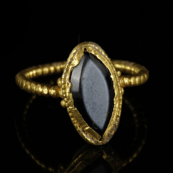 Roman Gold Ring With Vesica Bezel