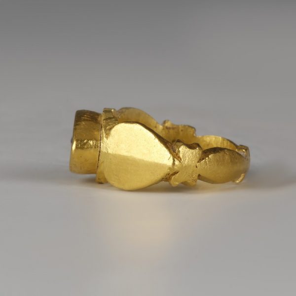 Roman Gold Ring with Teardrop Garnet