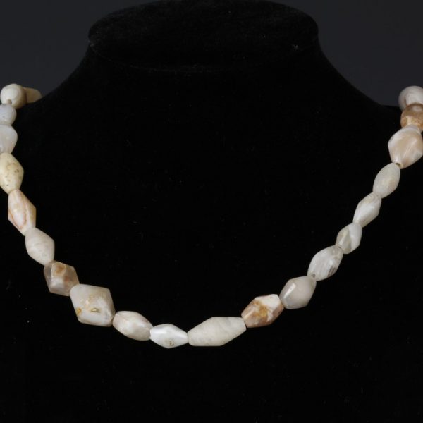 Necklace With White Agate Beads
