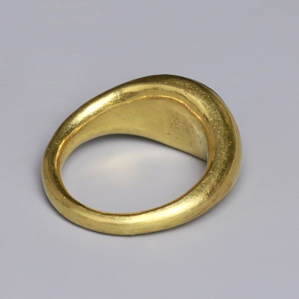 Roman Gold Ring with Intaglio