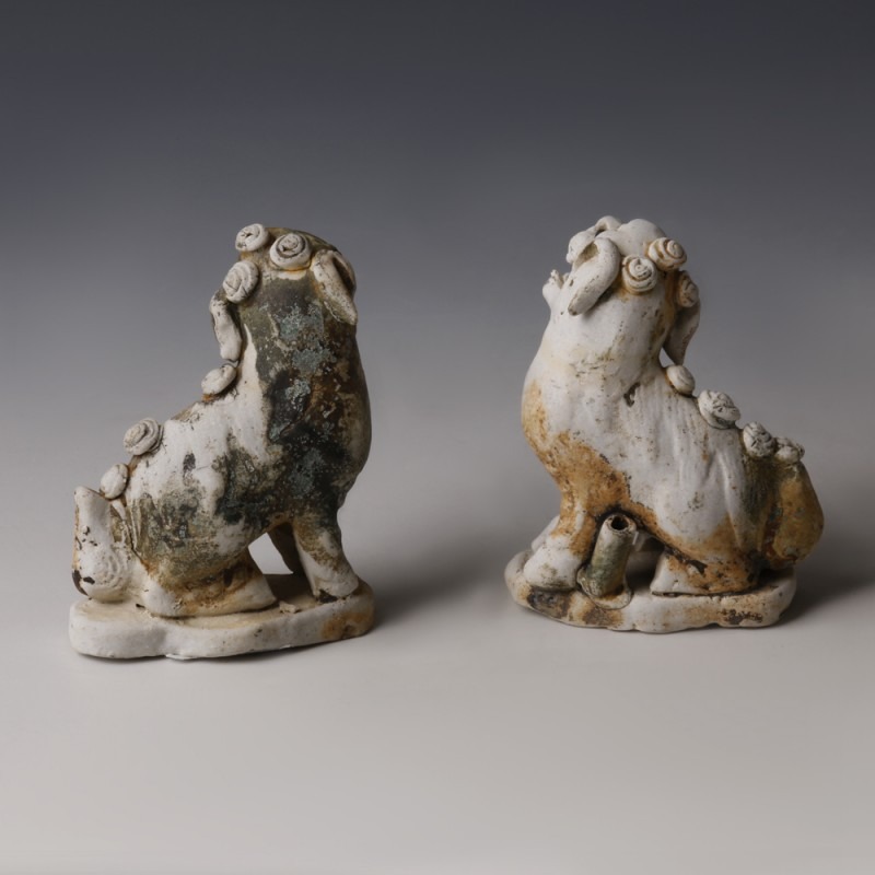 Chinese Kangxi Porcelain Lion Pair Chinese Kangxi Porcelain Lion Pair
