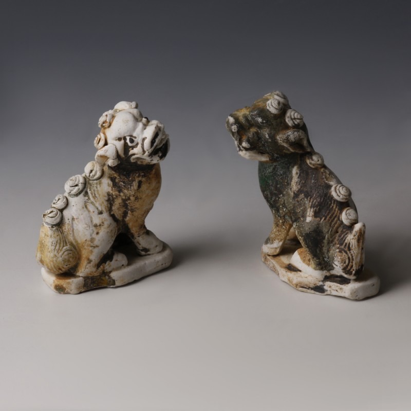 Chinese Kangxi Porcelain Lion Pair Chinese Kangxi Porcelain Lion Pair