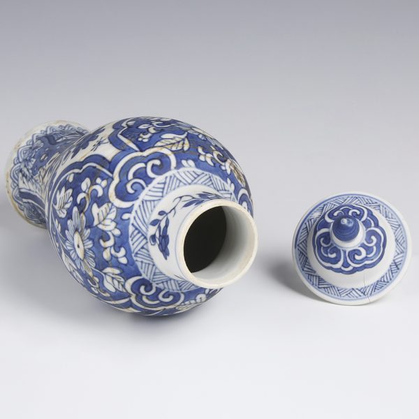 Kangxi Meiping Vase from the Blue-Chrysanthemum-Wreck