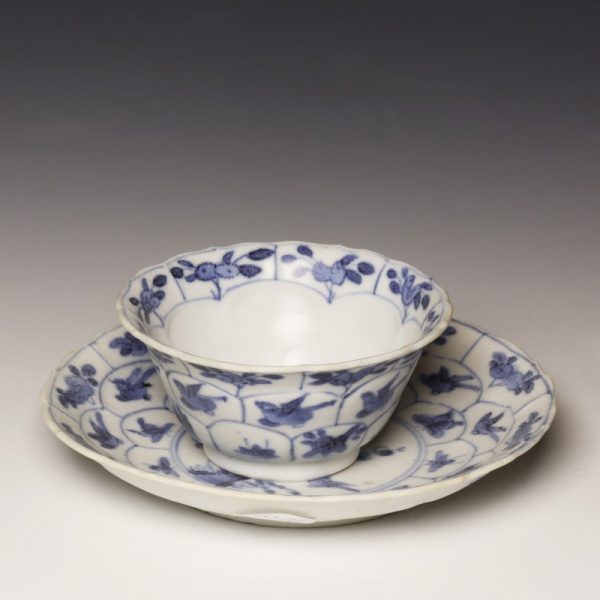 Kangxi Small Tea Bowl with Matching Saucer