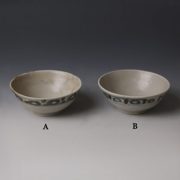 Tek Sing Blue-Green and White Small Bowls