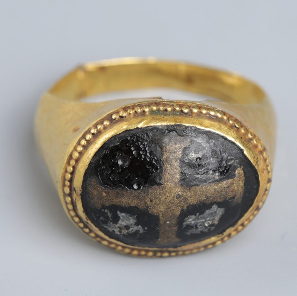 byzantine gold and glass ring 3