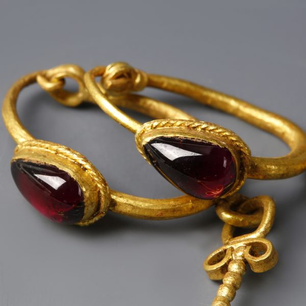 Roman Gold Drop Earrings with Garnets