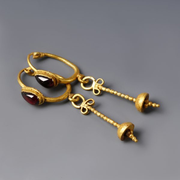 Roman Gold Drop Earrings with Garnets