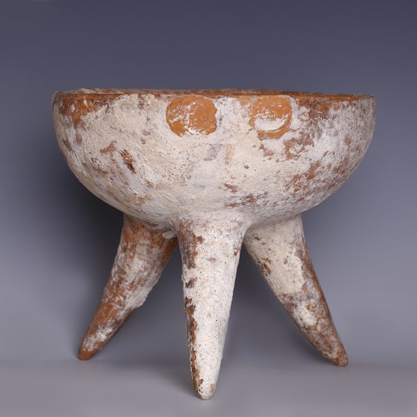 Amlash Terracotta Beaked Tripod Bowl