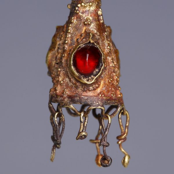 Ancient Roman Gold Pendant with Garnet