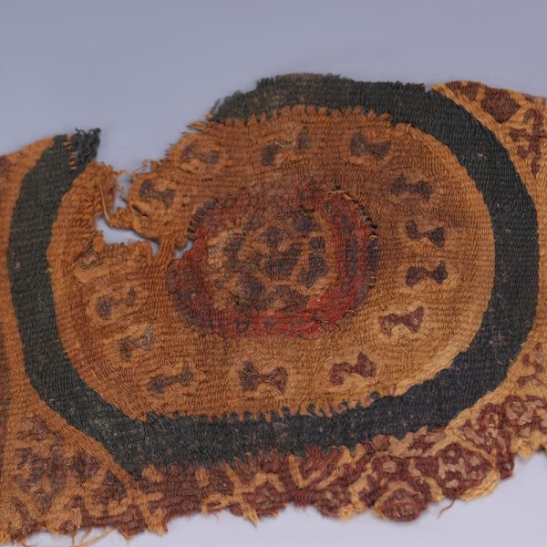 A Coptic Fragment with a Polychromatic Medallion