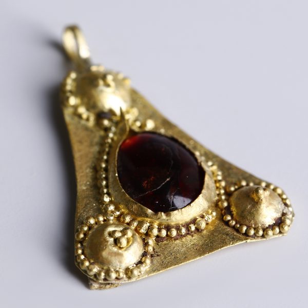Roman Gold Pendant with a Garnet