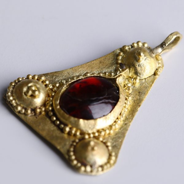 Roman Gold Pendant with a Garnet