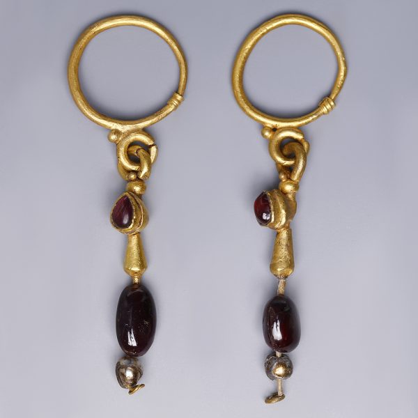 Roman Gold Pendant Earrings with Garnets