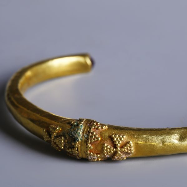 Byzantine Gold Bangle with Crosses and Garnets