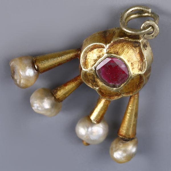 Near Eastern Gold Pendant with Garnet and Pearls