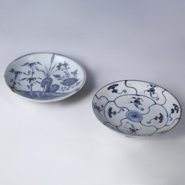 Tek Sing Blue and White Floral Dishes
