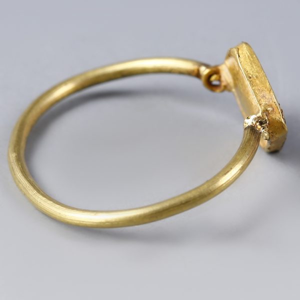 Ancient Roman Gold Ring with Translucent Garnet Stone