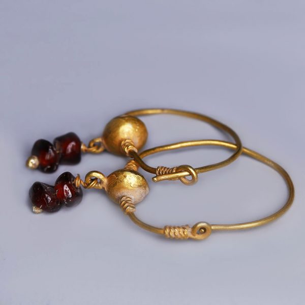 Ancient Roman Gold Earrings with Garnets