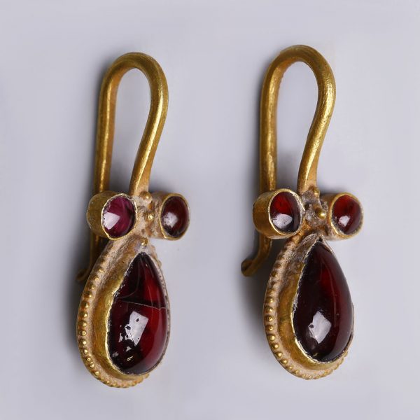 Exquisite Roman Gold Earrings with Garnets from the Mustaki Collection