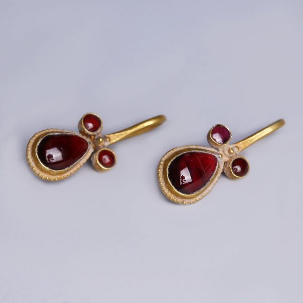 Exquisite Roman Gold Earrings with Garnets from the Mustaki Collection