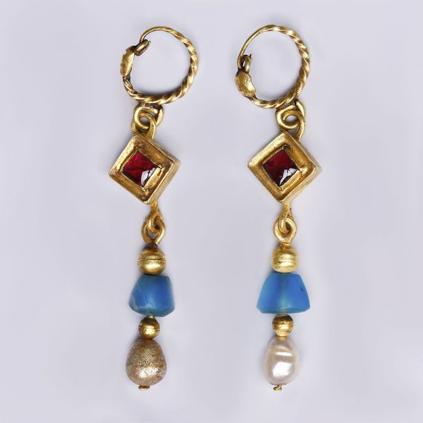 Late Roman Gold Pendant Earrings with Pearls and Garnet