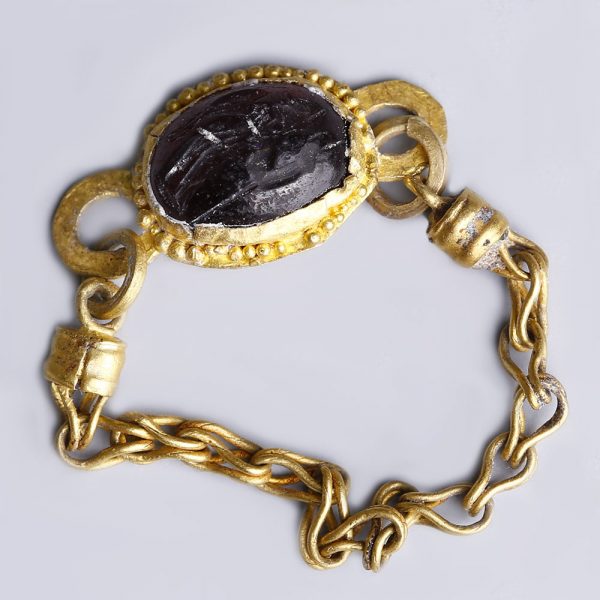 Ancient Roman Gold Intaglio Chain Ring