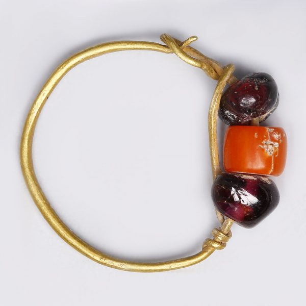 Ancient Roman Single Gold Earring with Garnet and Hardstone Beads