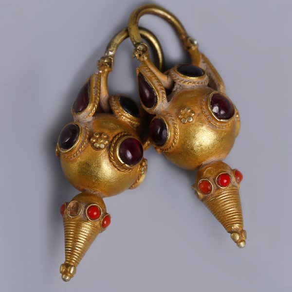 Parthian Gold Earrings with Garnet and Hardstones