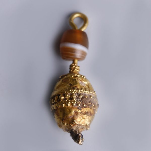Western Asiatic Gold Pendant with Banded Agate Bead