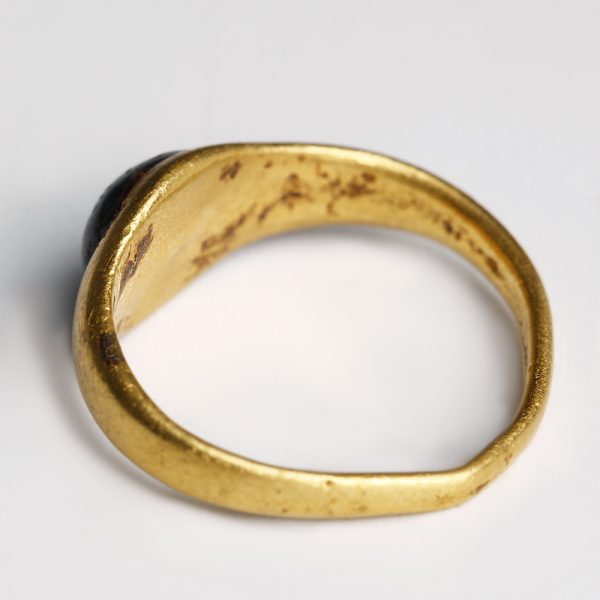 Ancient Roman Gold Ring with Intaglio