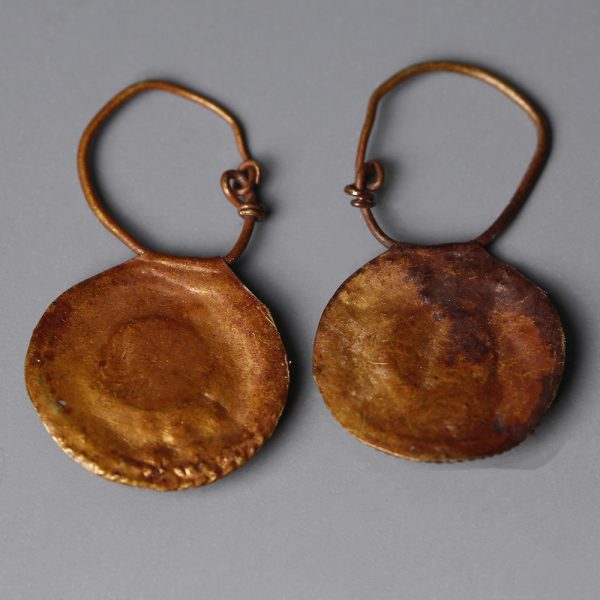 Roman Gold Earrings with Garnet