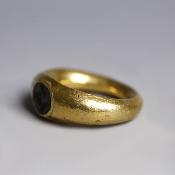 Ancient Roman Gold Ring with Intaglio of Birds
