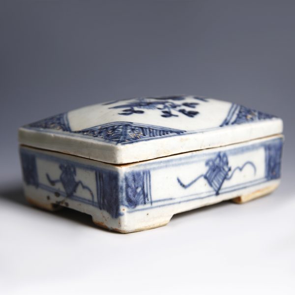 Blue and White Ceramic Box from the Qing Dynasty