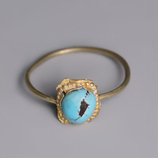 Near Eastern Gold ring with Turquoise Stone