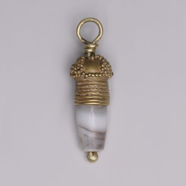 Assyrian Gold and Agate Pendant
