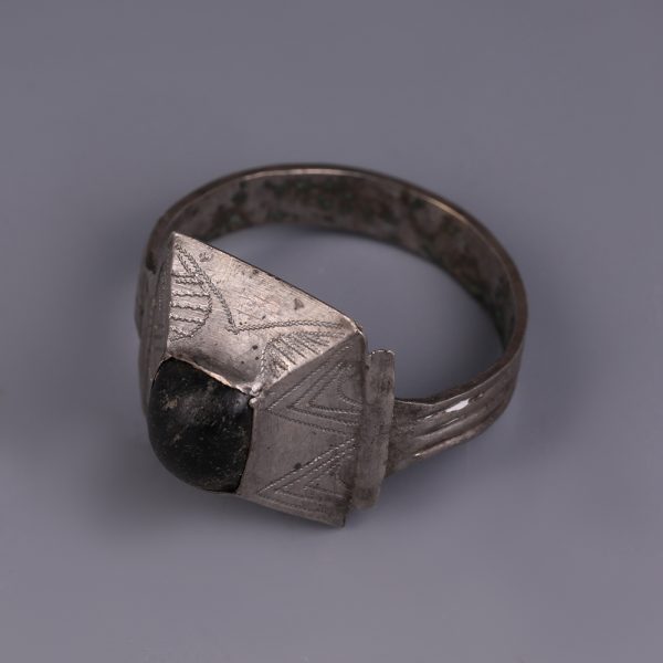 Medieval Silver Ring with Garnet-coloured Cabochon