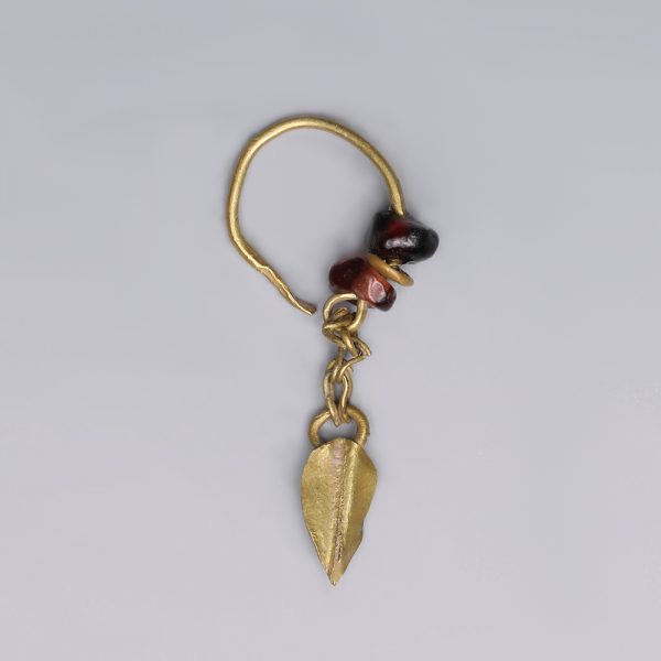 Near Eastern-Western Asiatic Gold and Garnet Earring