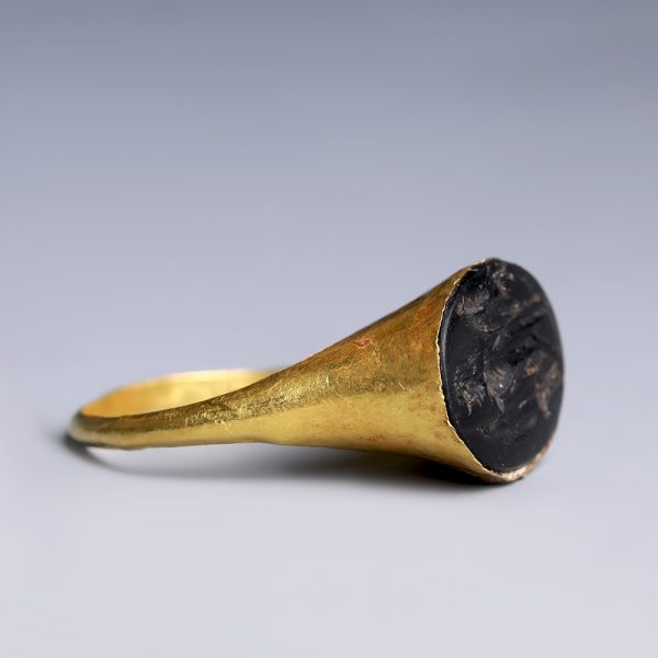 Ancient Roman Gold Ring with Black Calcedony Intaglio of Dioscuri
