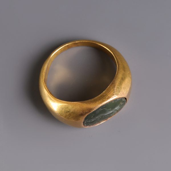 Roman Gold Ring with Chromium Chalcedony Intaglio of Concordia