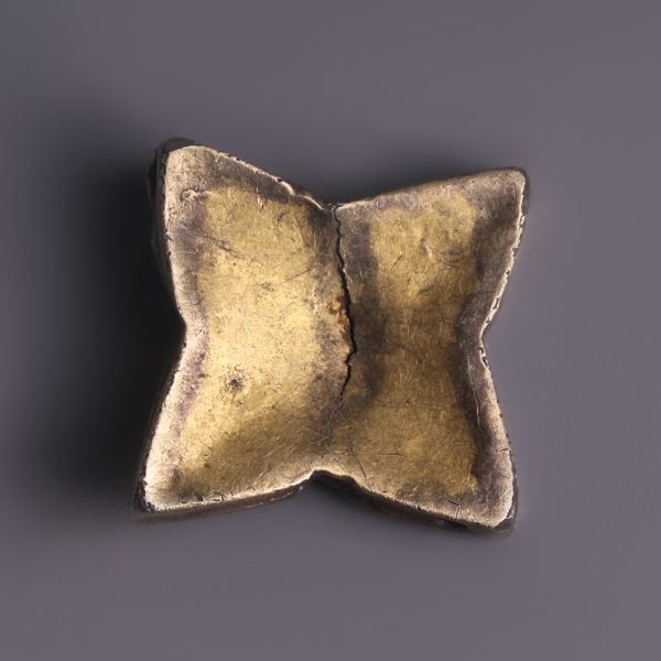 Byzantine Gold Floral-Shaped Appliqué