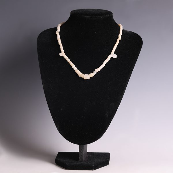 Western Asiatic White Hard-stone Necklace