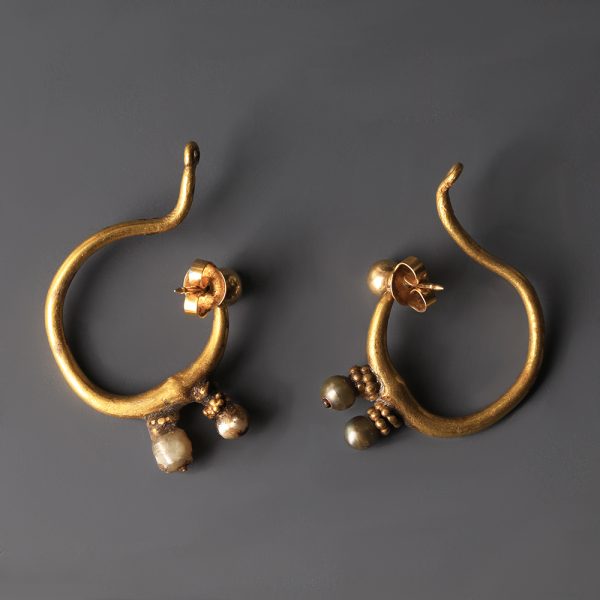 Ancient Roman Gold Earrings with Pearls and Granulation.