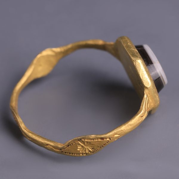 Ancient Roman Gold Ring with Banded Agate Intaglio of a Gryllos
