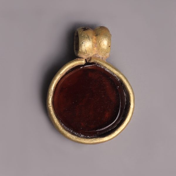 Western Asiatic Garnet and Gold Pendant