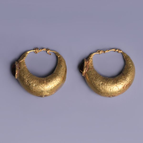 Roman Gold Earrings with Garnets