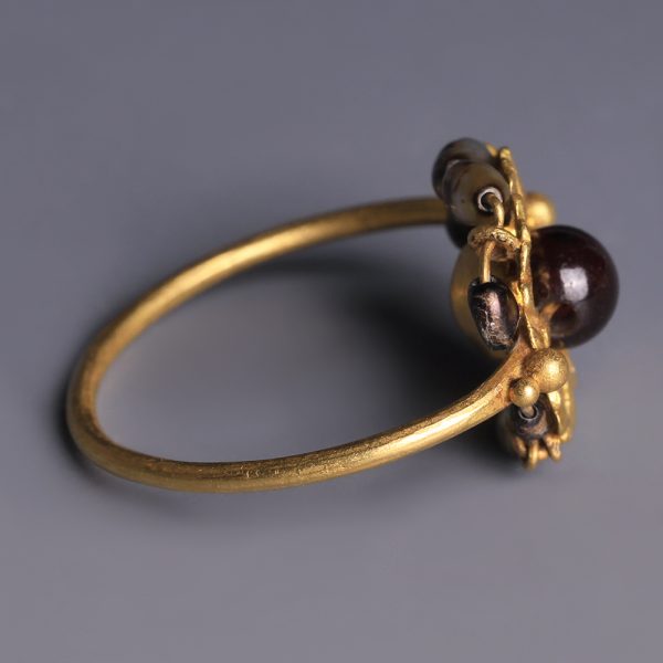 Late Roman Gold Ring with Pearls and Garnet