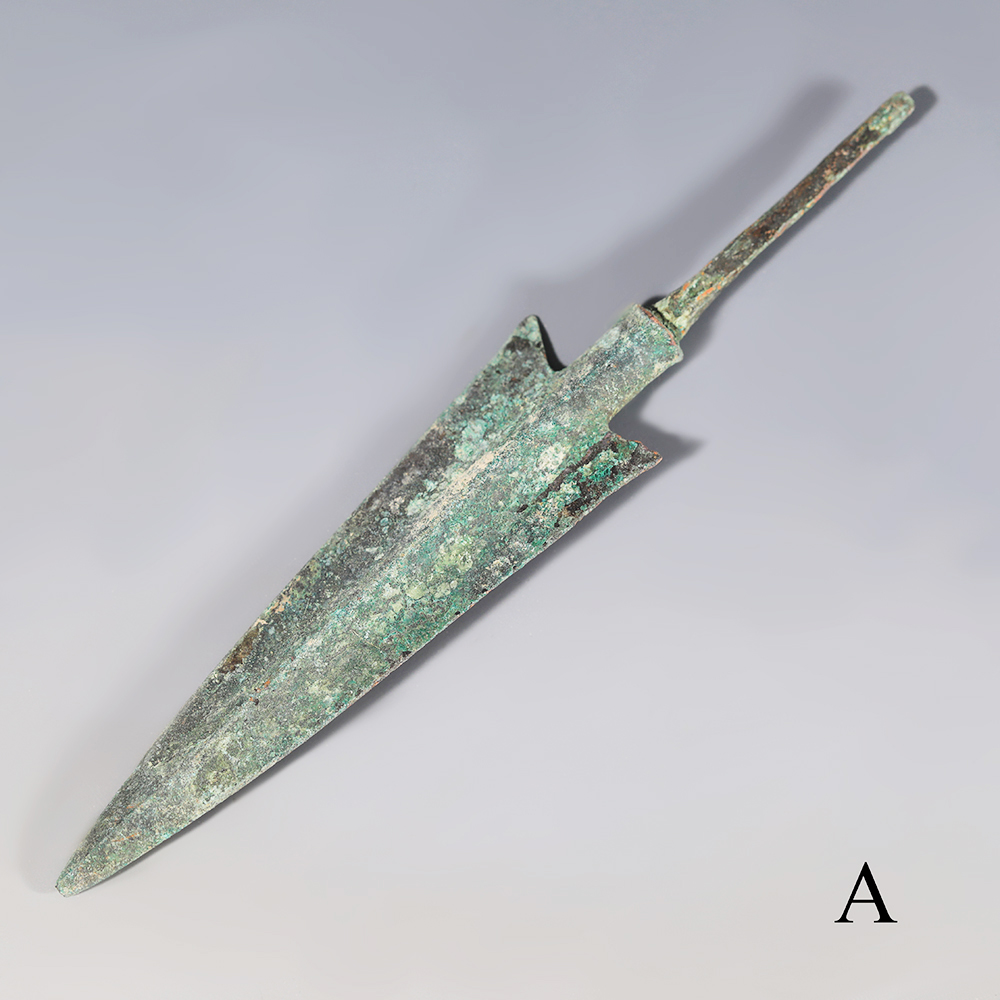 Selection of Luristan Bronze Square-Shoulder Arrowheads Selection of Luristan Bronze Square-Shoulder Arrowheads