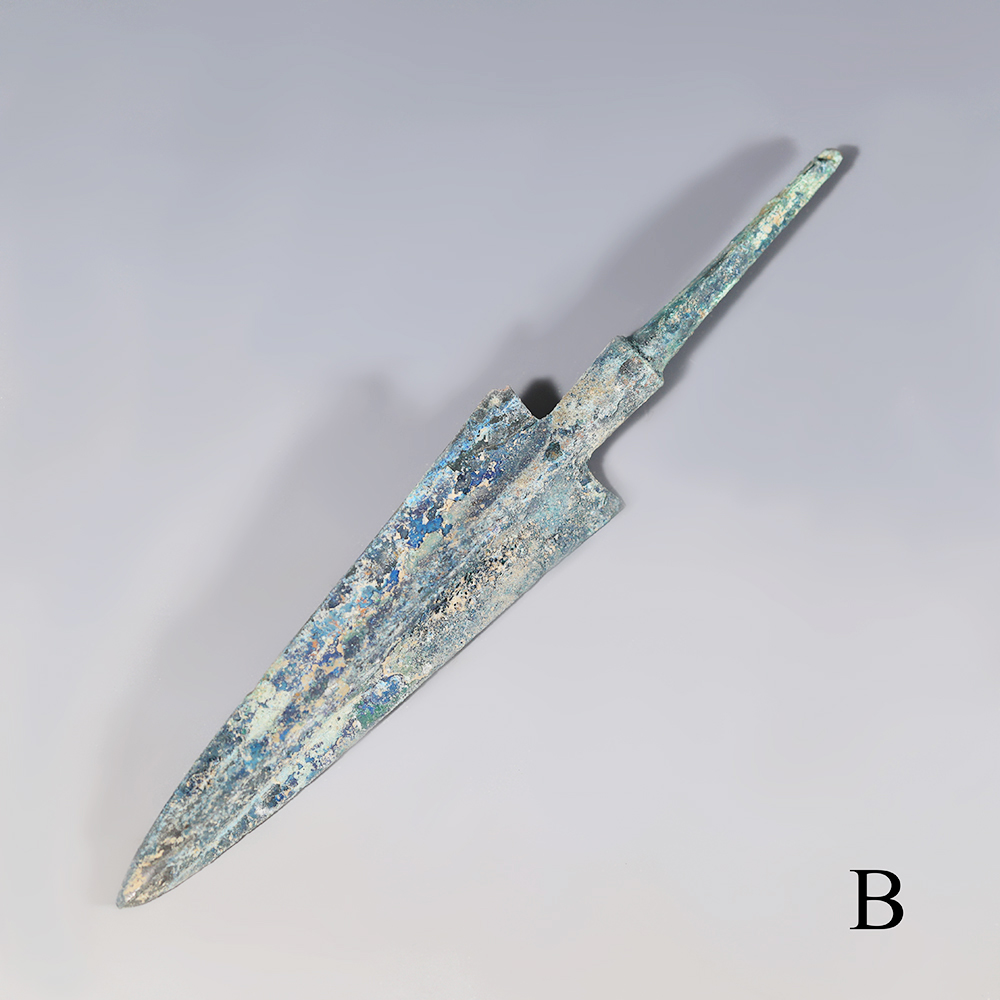 Selection of Luristan Bronze Square-Shoulder Arrowheads Selection of Luristan Bronze Square-Shoulder Arrowheads