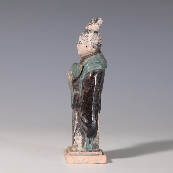 Chinese Ming Dynasty Terracotta Court Attendant Statuette